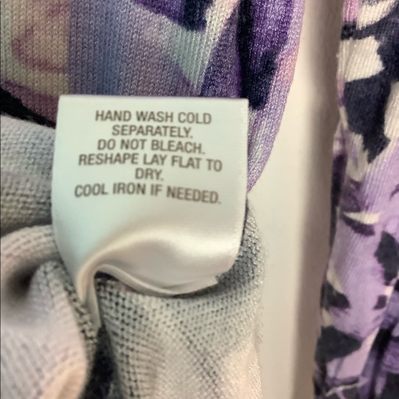 Women's Roz & Ali M Medium 8 - 10 Sweater Crew Floral Flowers Purple Colorful - Picture 8 of 8